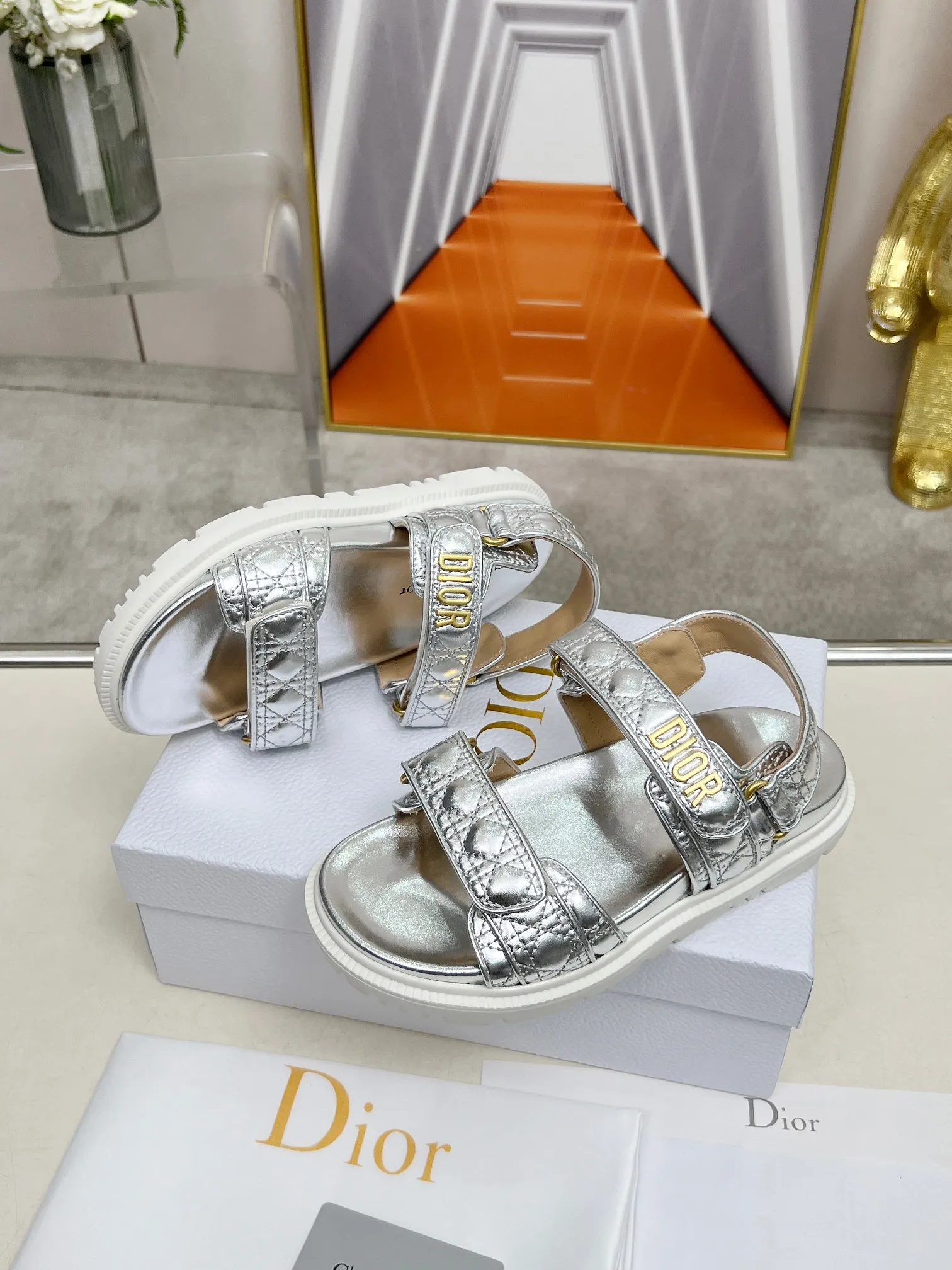👟👟Ex-factory price 500👟👟Dior👏👏new classic style. 🔥Purchasing-level qualityThe most popular thick-soled sandals in foreign counters. Upper➕Inside: original customized material, original mold opening of sole 1.1 (lightweight, code number 35-40 (41/42 can be customized)